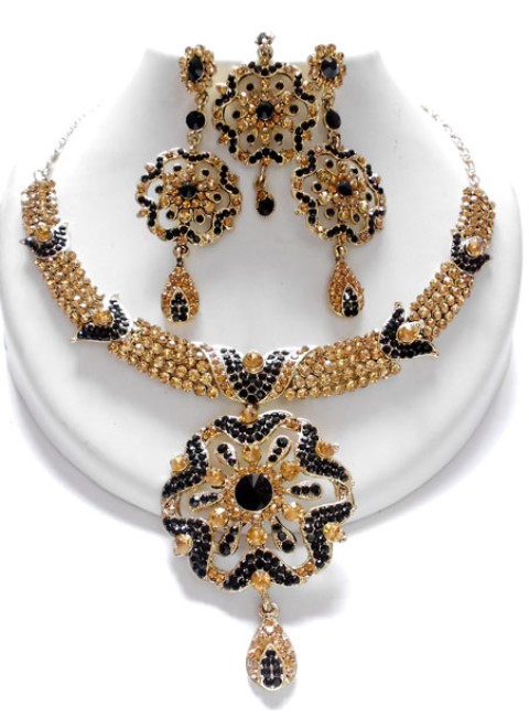 Stonestudded Jewelry Set